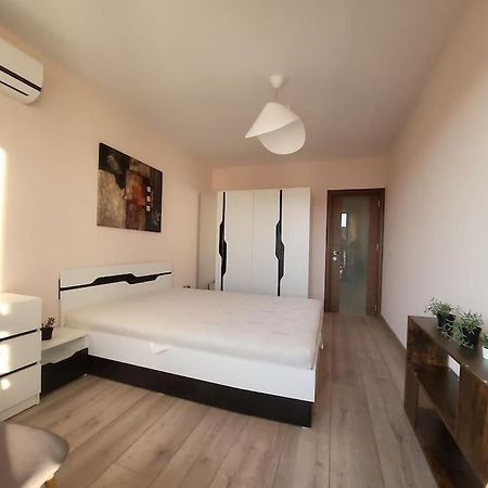 Stylish Apartment Near City Center Пловдив Екстериор снимка