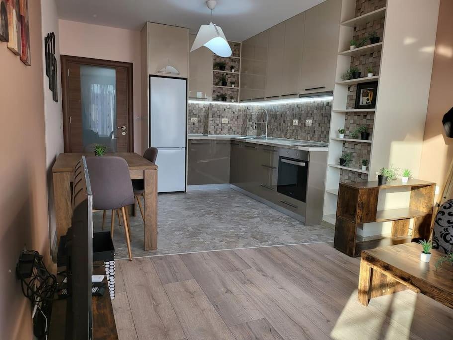 Stylish Apartment Near City Center Пловдив Екстериор снимка